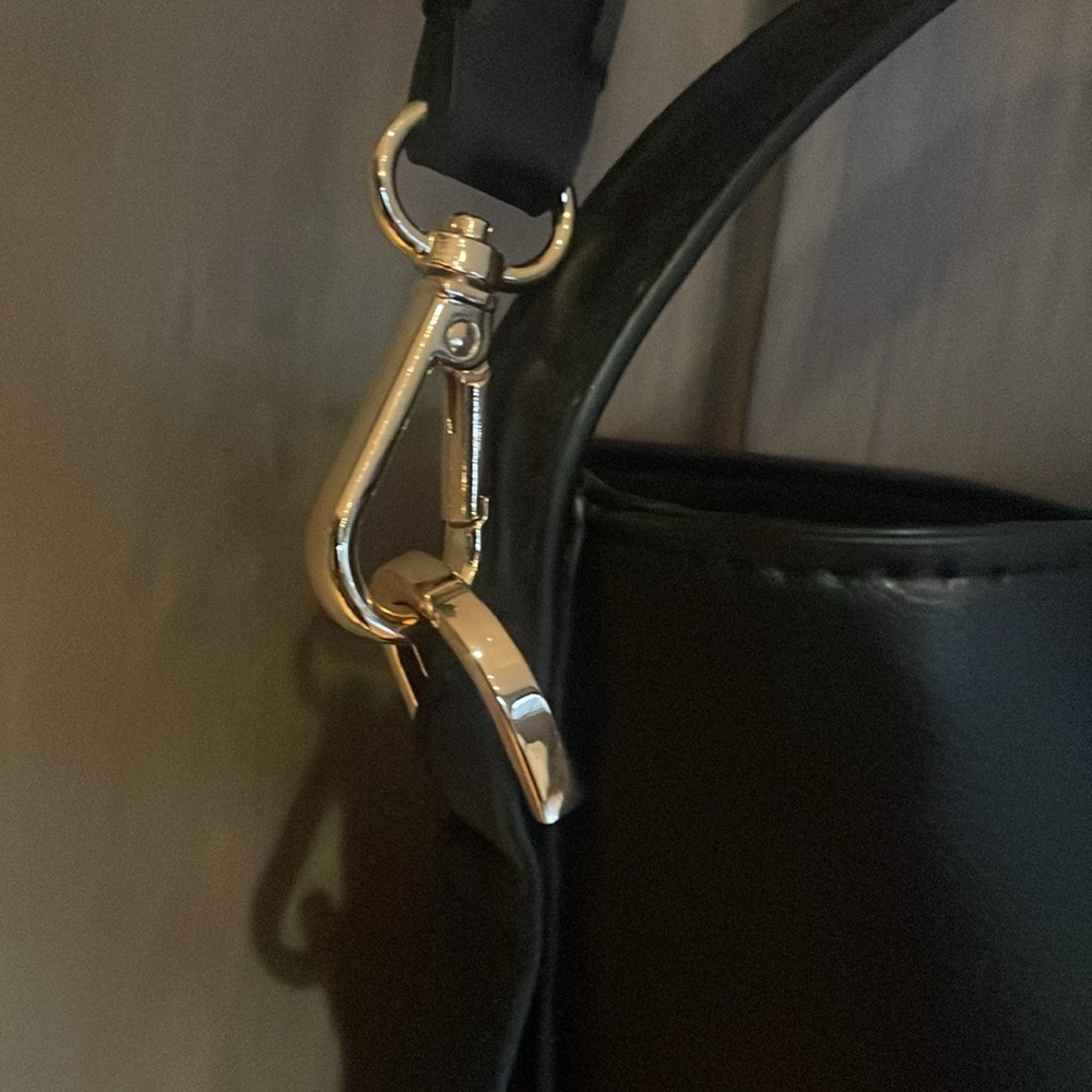 Black bag with gold accents - Picture 6 of 9